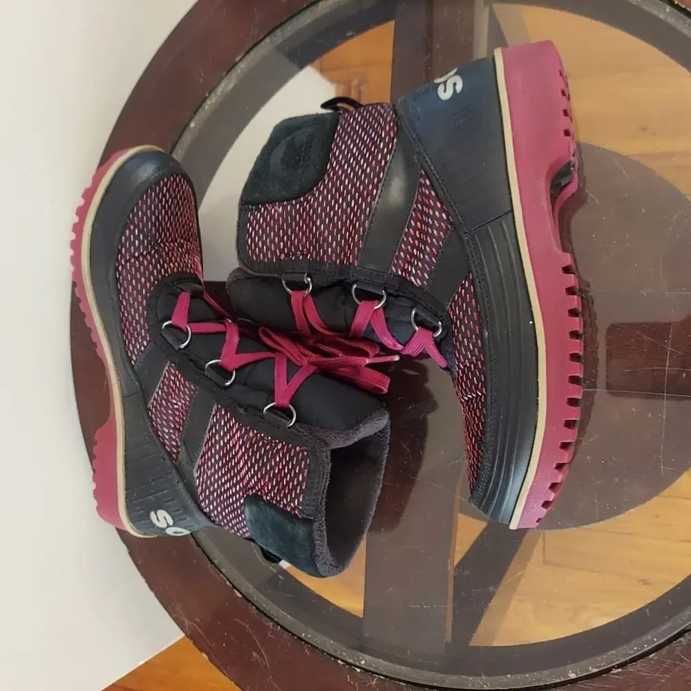 Sorel Women's US 7 Insulated All Weather Boots in Black & Pink